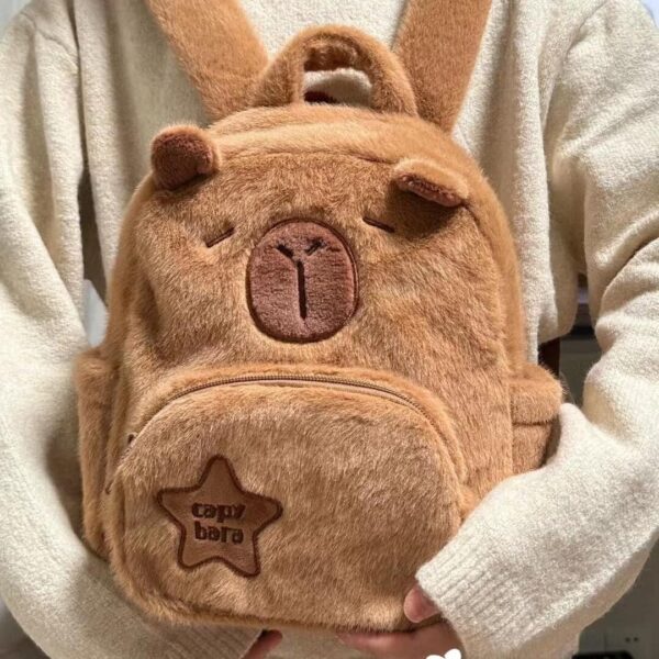 Mochila capybara de felpa